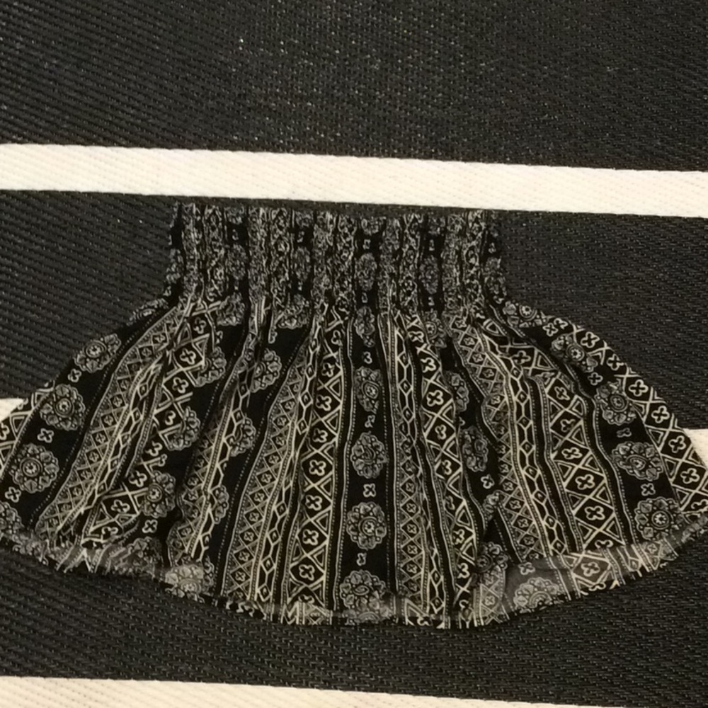Black white patterned skirt